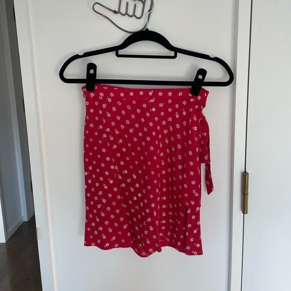 Madewell Wrap Mini Skirt in Red Bandana Flower - Picture 4 of 4